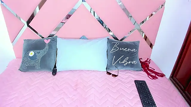 Snapshot of nahomygrey_ chatting on 02/06/26, 07:54 nahomygrey online show from 02/06/26, 07:54