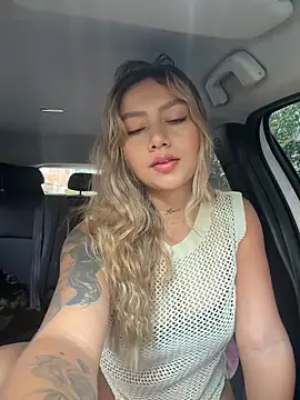 amanda-medrano1 online show from 05/19/26, 02:02