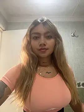 amanda-medrano1 online show from 04/15/26, 01:59