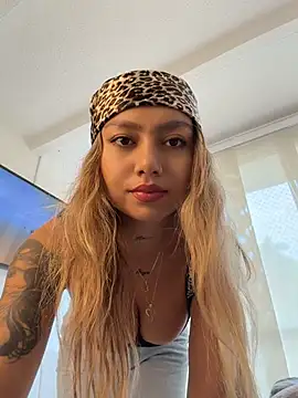 Snapshot of amanda-medrano1 chatting on 06/04/26, 02:22 amanda-medrano1 online show from 06/04/26, 02:22