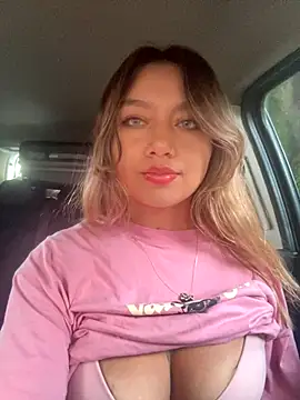 amanda-medrano1 online show from 12/22/25, 05:02