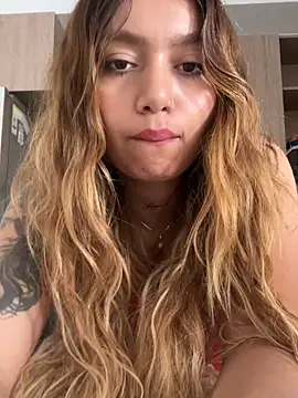 Snapshot of amanda-medrano1 chatting on 03/13/25, 02:01 amanda-medrano1 online show from 03/13/25, 02:01