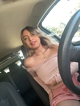 Snapshot of amanda-medrano1 chatting on 09/23/25, 03:19 amanda-medrano1 online show from 09/23/25, 03:19