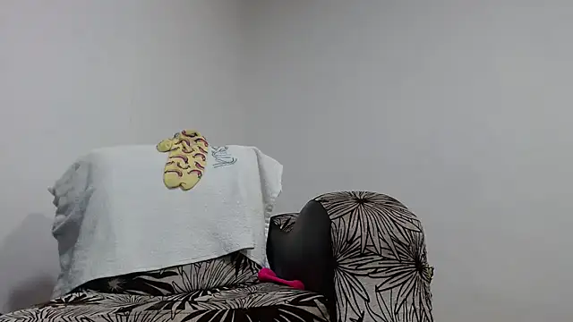 Sexy-Favgirl online show from 10/27/25, 09:10