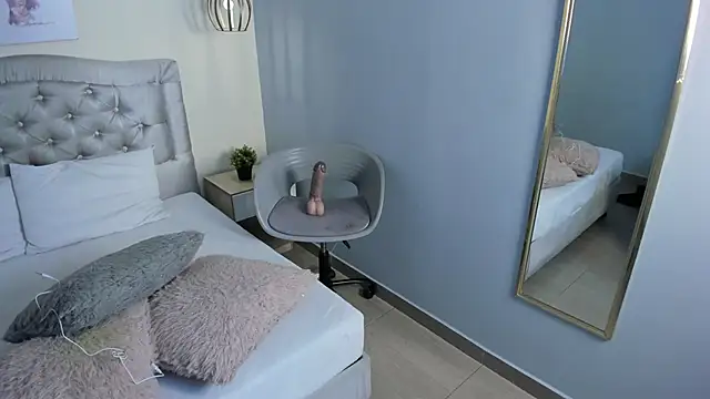 escarleth   online show from 03/11/26, 11:48