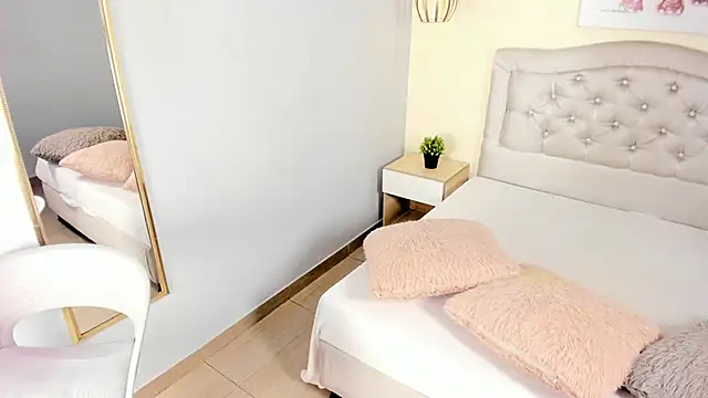 escarleth   online show from 03/06/26, 12:22