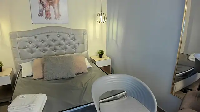 escarleth   online show from 10/03/25, 01:34