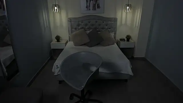 escarleth   online show from 10/21/25, 01:54