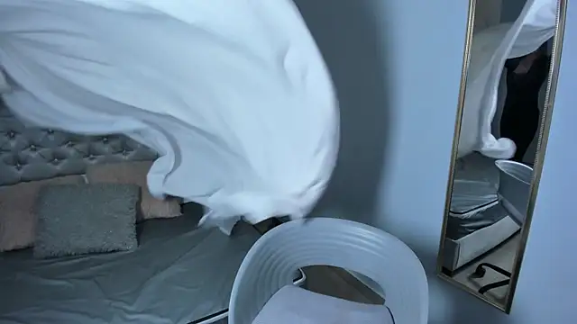 escarleth   online show from 09/27/25, 01:39