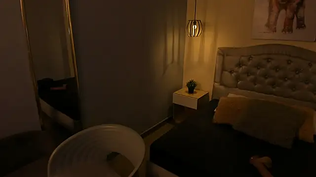 escarleth   online show from 11/20/25, 12:17