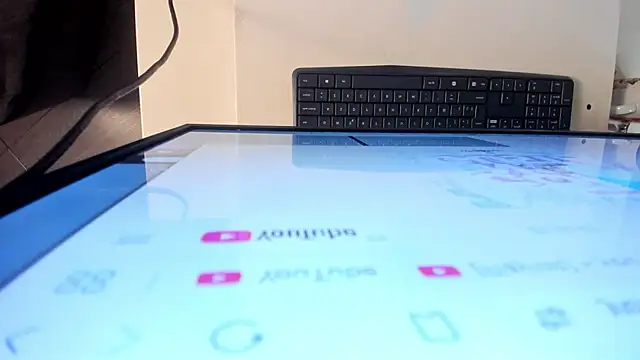 escarleth   online show from 03/19/25, 01:29