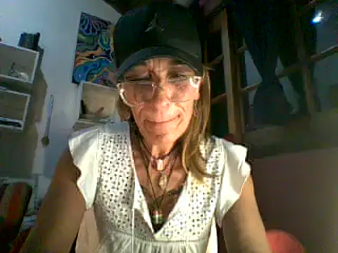 Snapshot of sabinytahot chatting on 12/03/24, 02:31 sabinytahot online show from 12/03/24, 02:31