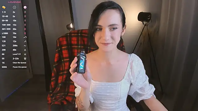 Snapshot of Dearly_kitty chatting on 11/07/25, 06:51 Dearly kitty online show from 11/07/25, 06:51