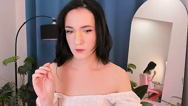 Snapshot of Dearly_kitty chatting on 11/19/25, 06:46 Dearly kitty online show from 11/19/25, 06:46