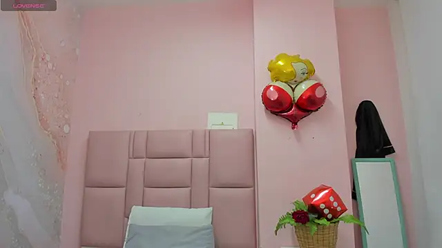 soyzarahtorres online show from 10/21/25, 11:37