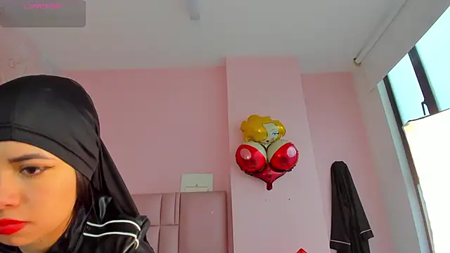 soyzarahtorres online show from 09/27/25, 04:35