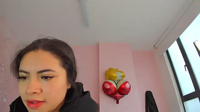 soyzarahtorres online show from 10/25/25, 04:07