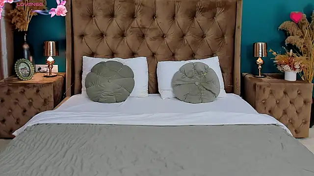 CalyMoon online show from 04/01/26, 12:17