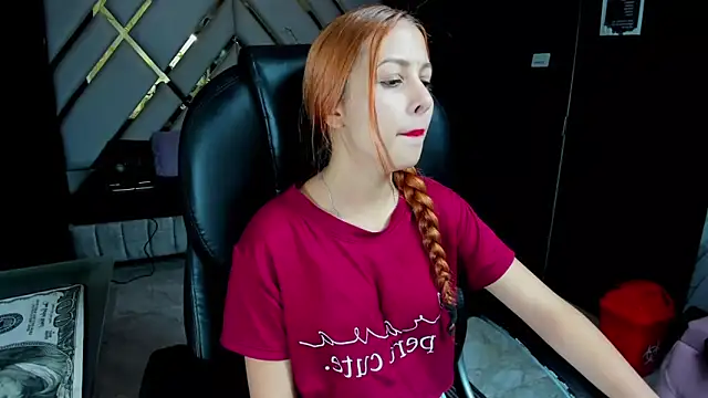 Paris Petit online show from 04/14/26, 08:03