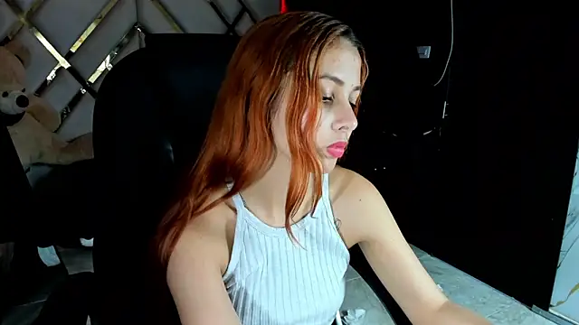 Paris Petit online show from 12/13/25, 08:04