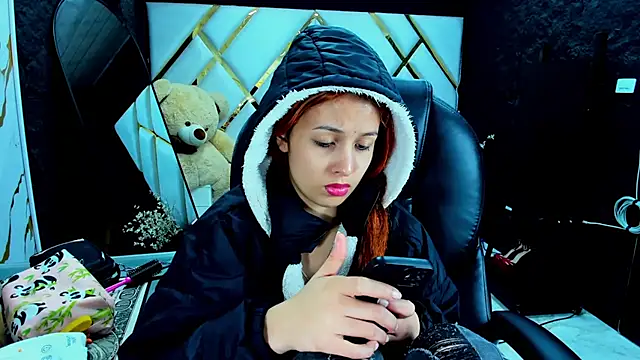 Paris Petit online show from 11/21/25, 08:52