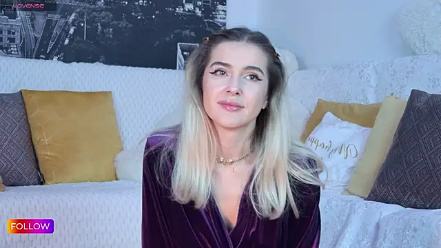 Sarah-Hart online show from 11/30/25, 03:46