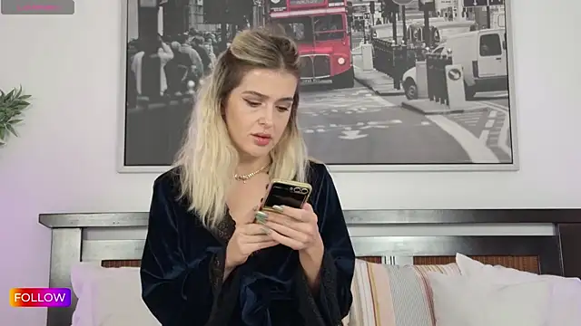 Snapshot of Sarah-Hart chatting on 10/06/25, 11:33 Sarah-Hart online show from 10/06/25, 11:33