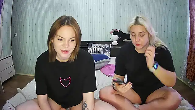 Snapshot of ChrisGirls chatting on 03/18/25, 12:28 ChrisGirls online show from 03/18/25, 12:28