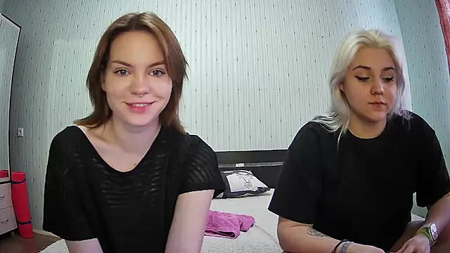 Snapshot of ChrisGirls chatting on 02/18/25, 10:27 ChrisGirls online show from 02/18/25, 10:27