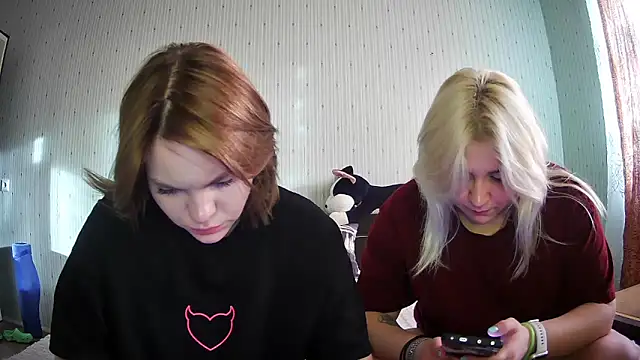Snapshot of ChrisGirls chatting on 03/06/25, 02:29 ChrisGirls online show from 03/06/25, 02:29