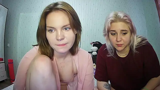 Snapshot of ChrisGirls chatting on 02/21/25, 03:21 ChrisGirls online show from 02/21/25, 03:21
