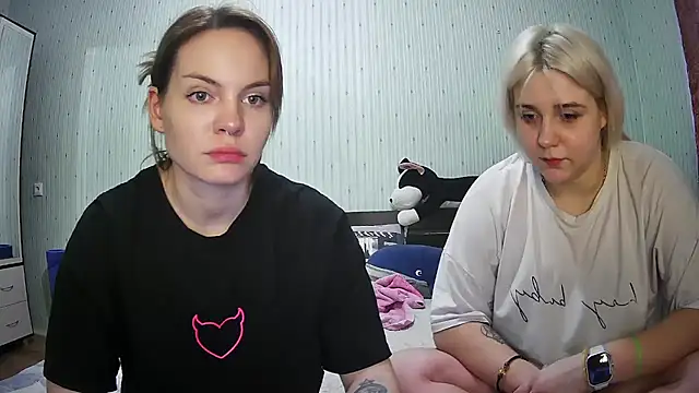 Snapshot of ChrisGirls chatting on 03/04/25, 03:04 ChrisGirls online show from 03/04/25, 03:04