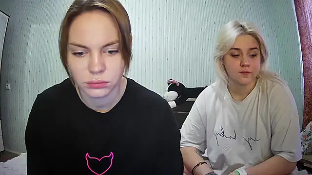 Snapshot of ChrisGirls chatting on 03/04/25, 10:57 ChrisGirls online show from 03/04/25, 10:57
