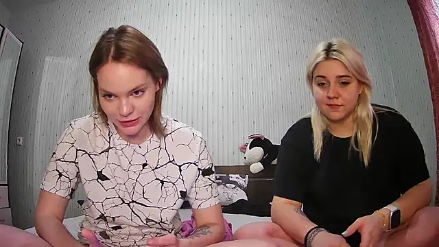 Snapshot of ChrisGirls chatting on 03/21/25, 04:07 ChrisGirls online show from 03/21/25, 04:07