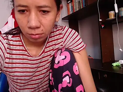 Erotic latina online show from 10/27/25, 12:28