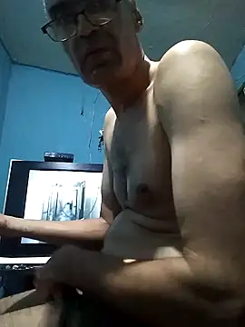 hugosafado333 online show from 01/13/25, 03:01