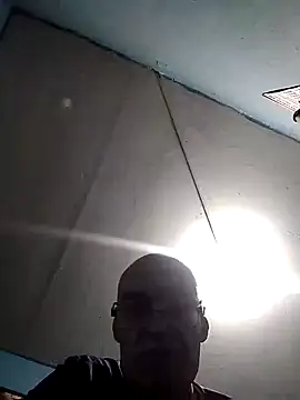 hugosafado333 online show from 02/02/25, 02:06