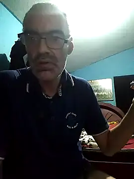 hugosafado333 online show from 03/22/25, 05:39