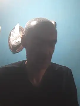 hugosafado333 online show from 10/16/25, 05:38