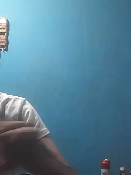 hugosafado333 online show from 10/23/25, 04:44