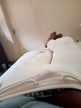 izinjamfee2 online show from 09/19/25, 12:42