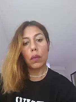 Snapshot of Yerucita chatting on 03/15/25, 05:41 Yerucita online show from 03/15/25, 05:41