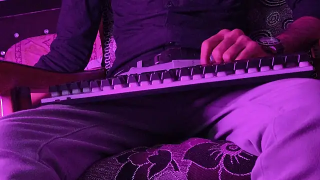 Snapshot of Habibi_big_b chatting on 11/04/25, 02:32 Habibi big b online show from 11/04/25, 02:32