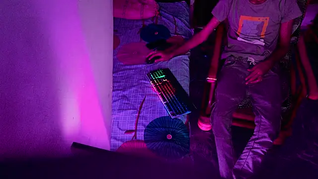 Snapshot of Habibi_big_b chatting on 11/01/25, 04:45 Habibi big b online show from 11/01/25, 04:45