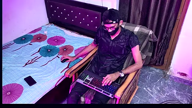 Snapshot of Habibi_big_b chatting on 09/24/25, 07:42 Habibi big b online show from 09/24/25, 07:42