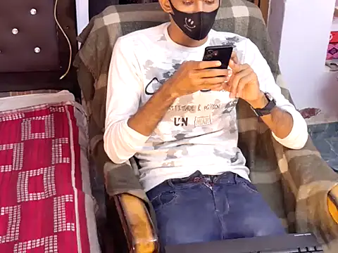 Snapshot of Habibi_big_b chatting on 10/14/25, 06:08 Habibi big b online show from 10/14/25, 06:08