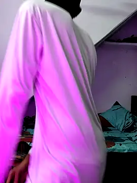 Snapshot of Habibi_big_b chatting on 10/26/25, 09:20 Habibi big b online show from 10/26/25, 09:20