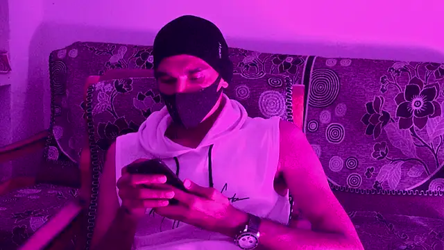 Snapshot of Habibi_big_b chatting on 10/30/25, 06:05 Habibi big b online show from 10/30/25, 06:05