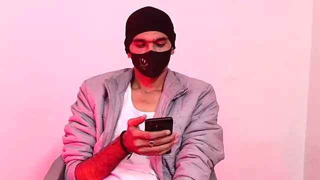 Snapshot of Habibi_big_b chatting on 11/15/25, 05:39 Habibi big b online show from 11/15/25, 05:39