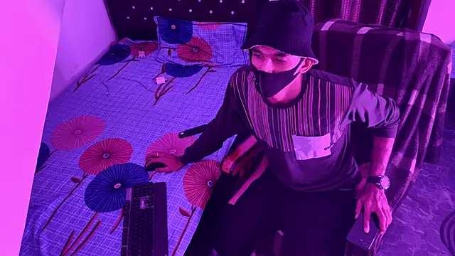 Snapshot of Habibi_big_b chatting on 11/07/25, 10:13 Habibi big b online show from 11/07/25, 10:13